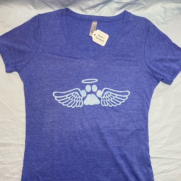 🍎🍎NEW!! Small graphic tees, your choice - Picture 3 of 8